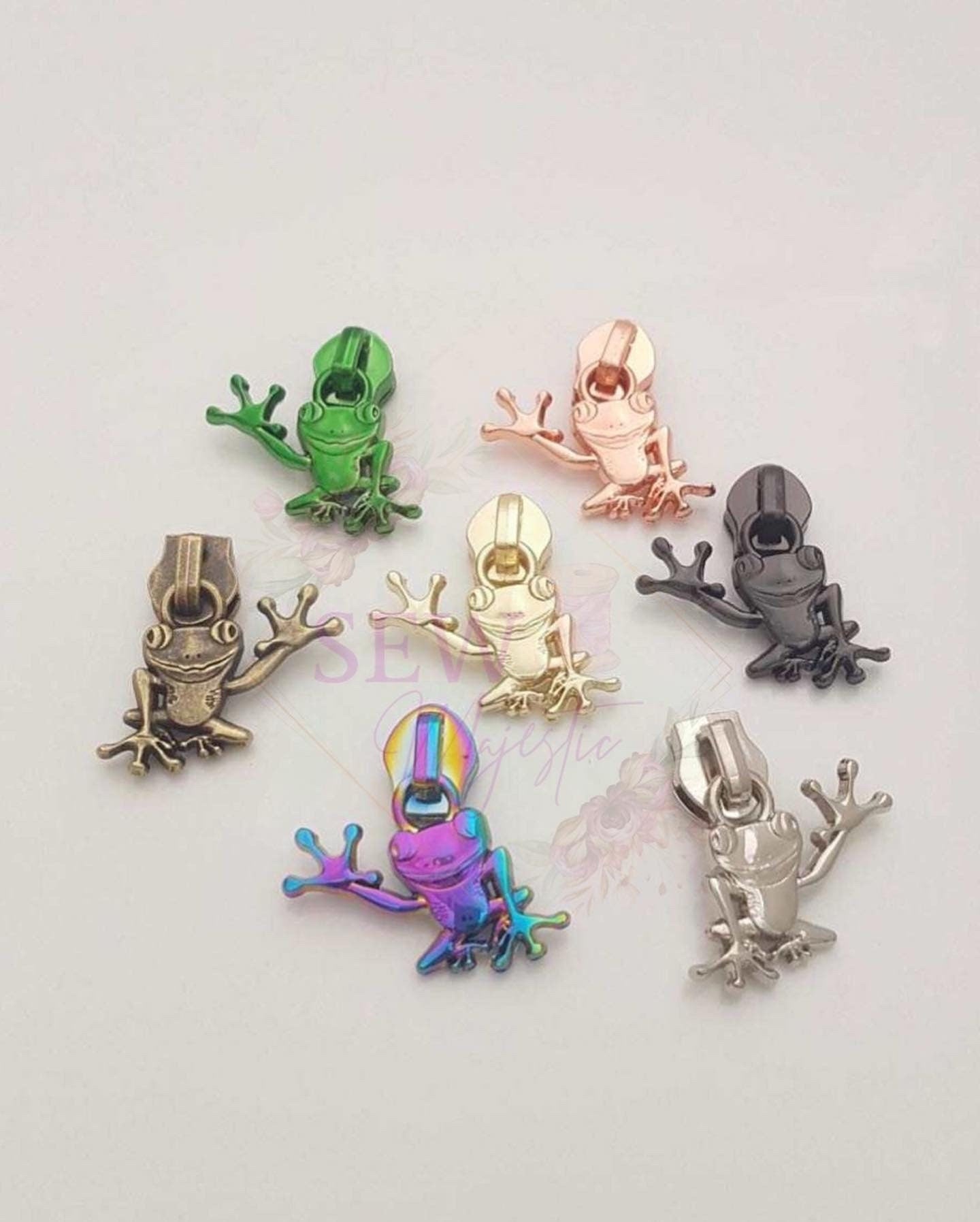 Frog Zipper Pull, Size #5 Zipper Pull, Nylon Zipper Tape, Zipper Pulls, Exclusive to Sew Majestic, Animal Zipper Pull, Green Zipper, Sewing