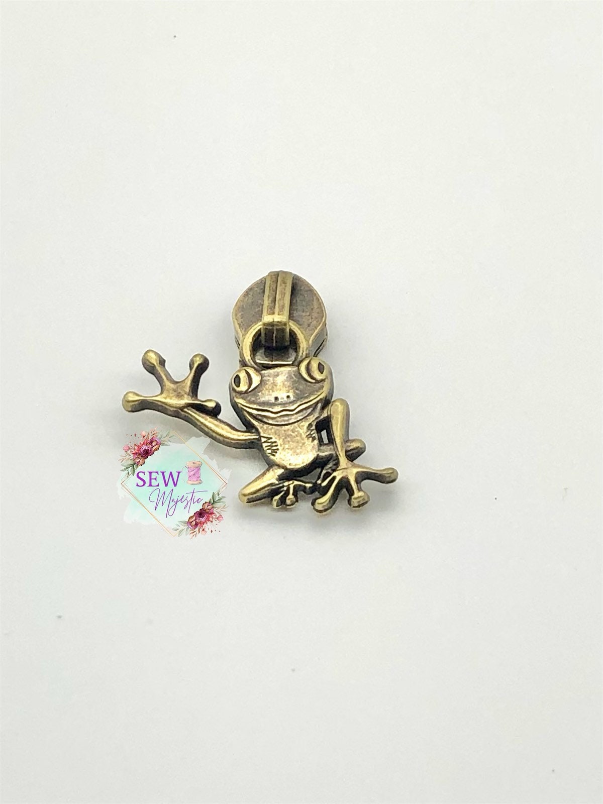 Frog Zipper Pull, Size #5 Zipper Pull, Nylon Zipper Tape, Zipper Pulls, Exclusive to Sew Majestic, Animal Zipper Pull, Green Zipper, Sewing