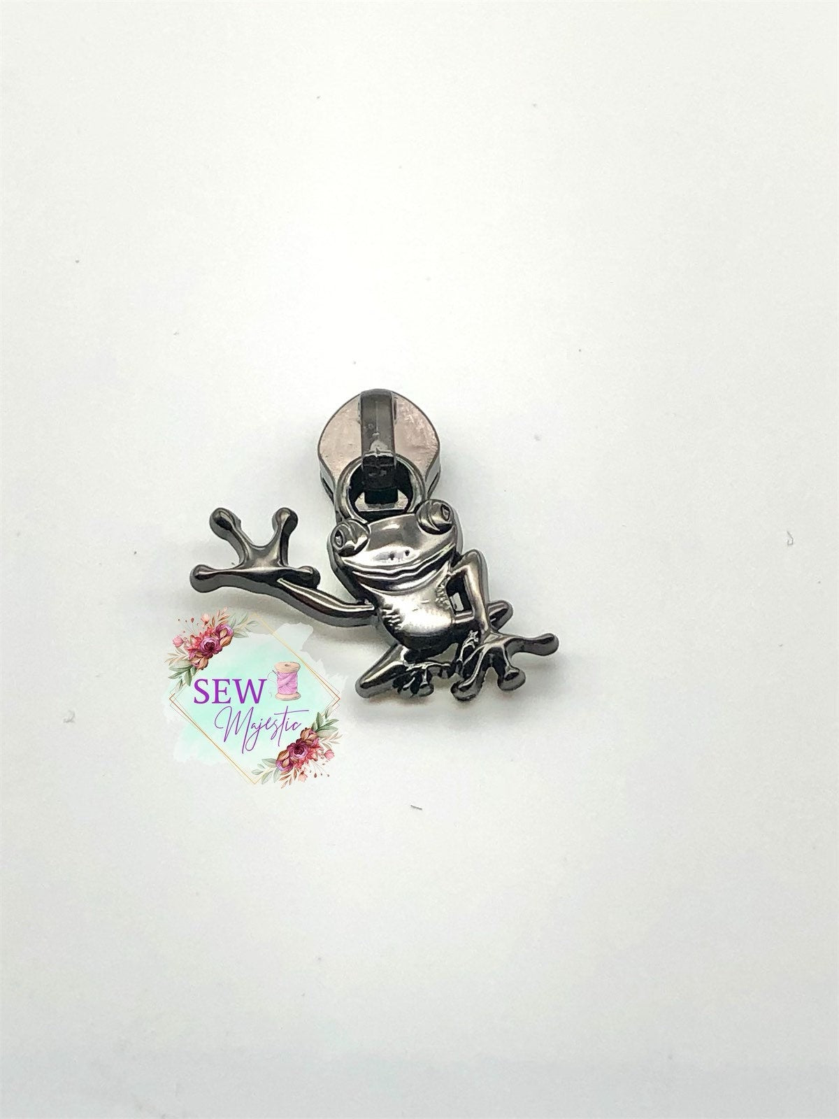 Frog Zipper Pull, Size #5 Zipper Pull, Nylon Zipper Tape, Zipper Pulls, Exclusive to Sew Majestic, Animal Zipper Pull, Green Zipper, Sewing