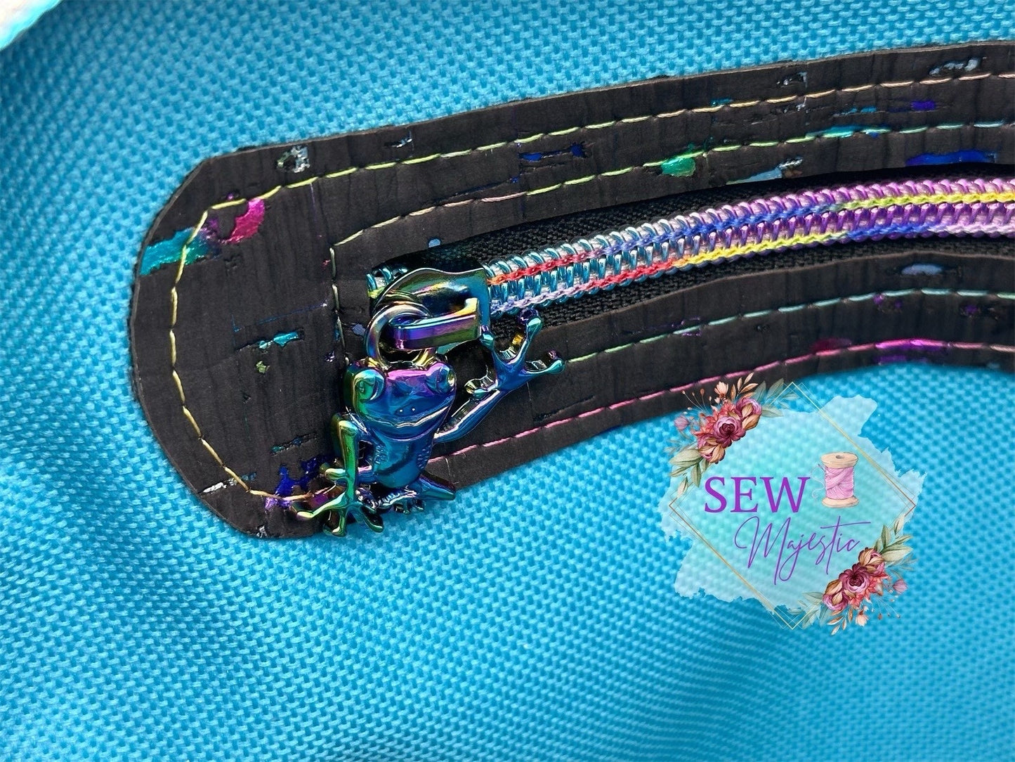 Frog Zipper Pull, Size #5 Zipper Pull, Nylon Zipper Tape, Zipper Pulls, Exclusive to Sew Majestic, Animal Zipper Pull, Green Zipper, Sewing