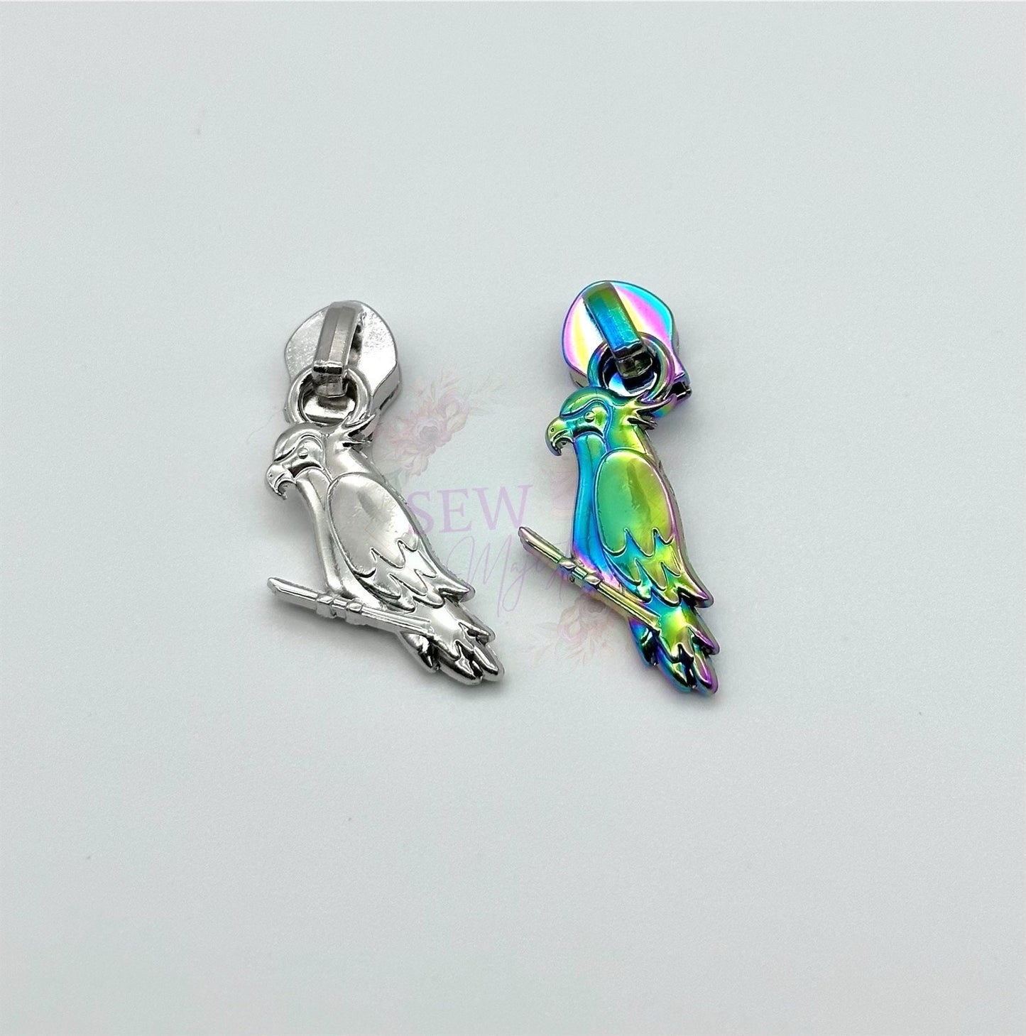 Parrot Size #5 Nylon Zipper Pull Exclusive to Sew Majestic, Bird Zipper, Tropical Zipper Pull, Zipper Charm, for Nylon Zipper Tape
