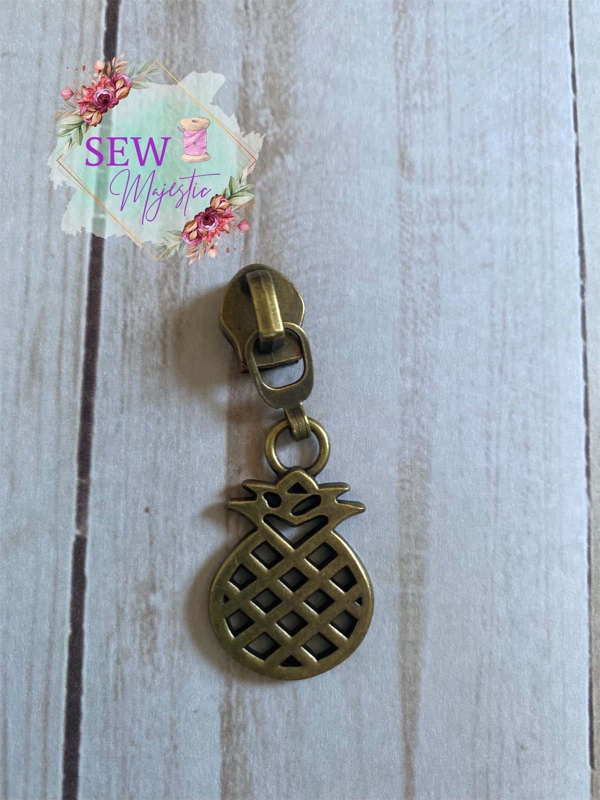 Pineapple Size #5 Zipper Pull for Nylon Zipper Tape, Zipper Pull, Size 5 Zipper, Zipper Charm, Pineapple Zipper Pull, For Bagmaking, Purse