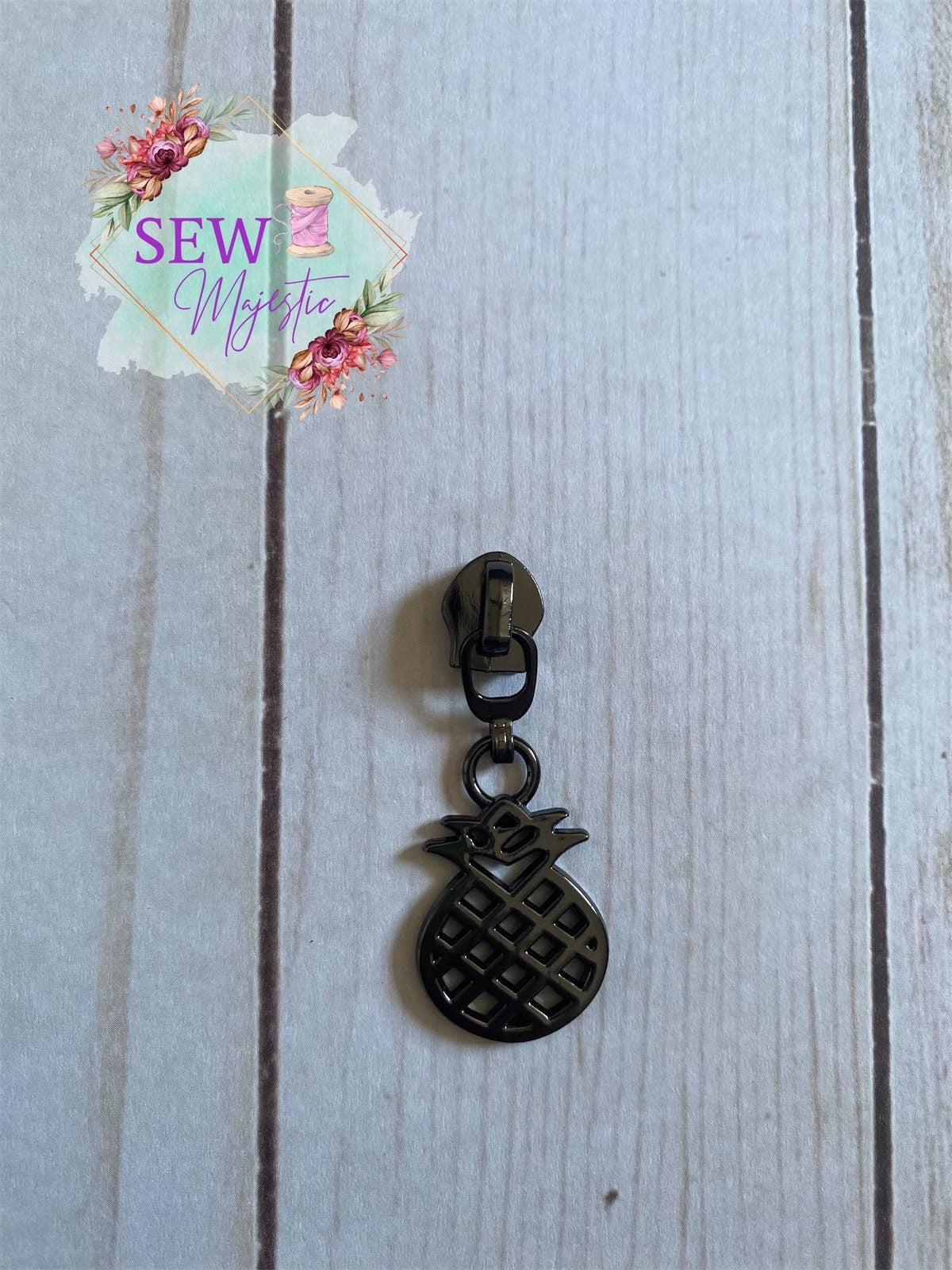 Pineapple Size #5 Zipper Pull for Nylon Zipper Tape, Zipper Pull, Size 5 Zipper, Zipper Charm, Pineapple Zipper Pull, For Bagmaking, Purse