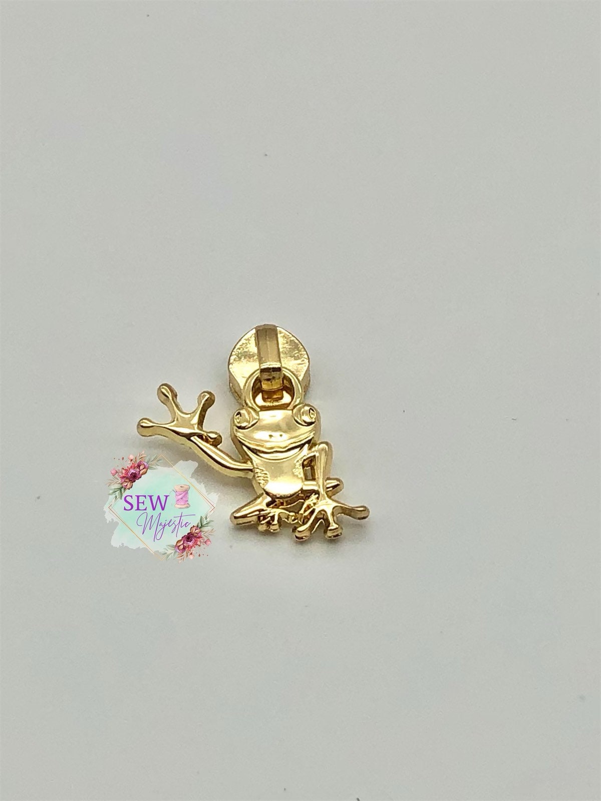 Frog Zipper Pull, Size #5 Zipper Pull, Nylon Zipper Tape, Zipper Pulls, Exclusive to Sew Majestic, Animal Zipper Pull, Green Zipper, Sewing