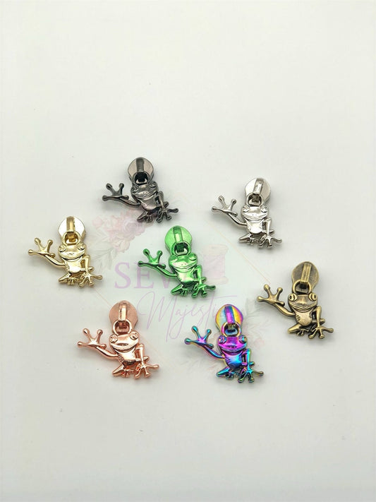 Frog Zipper Pull, Size #5 Zipper Pull, Nylon Zipper Tape, Zipper Pulls, Exclusive to Sew Majestic, Animal Zipper Pull, Green Zipper, Sewing