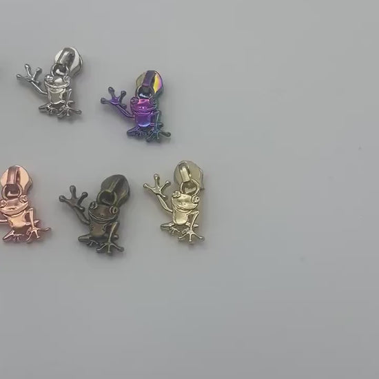 Frog Zipper Pull, Size #5 Zipper Pull, Nylon Zipper Tape, Zipper Pulls, Exclusive to Sew Majestic, Animal Zipper Pull, Green Zipper, Sewing