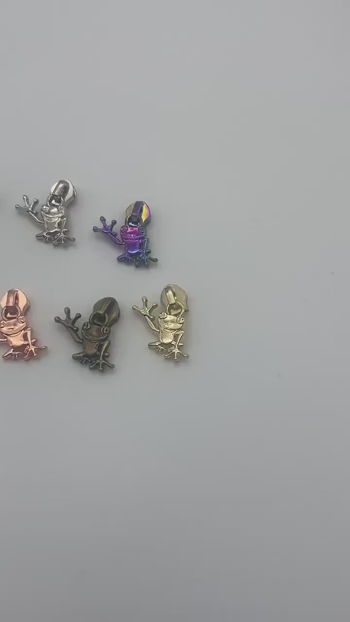Frog Zipper Pull, Size #5 Zipper Pull, Nylon Zipper Tape, Zipper Pulls, Exclusive to Sew Majestic, Animal Zipper Pull, Green Zipper, Sewing
